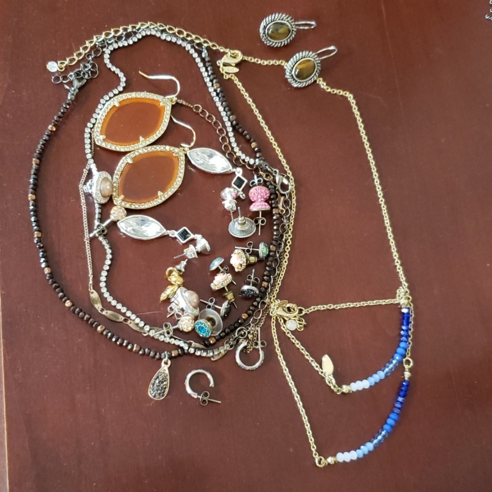 Mixed jewlery lot.